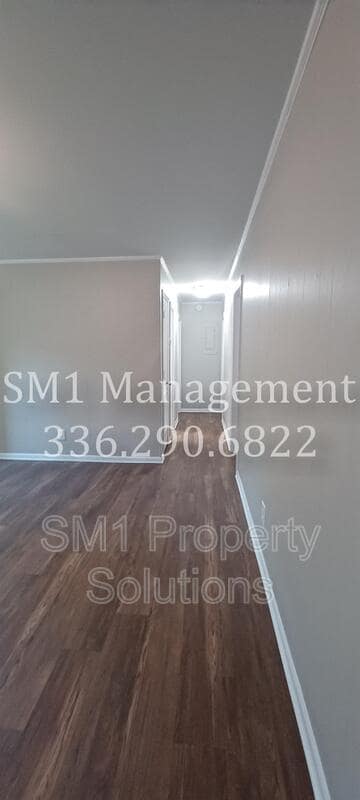 Building Photo - 404 Grand St