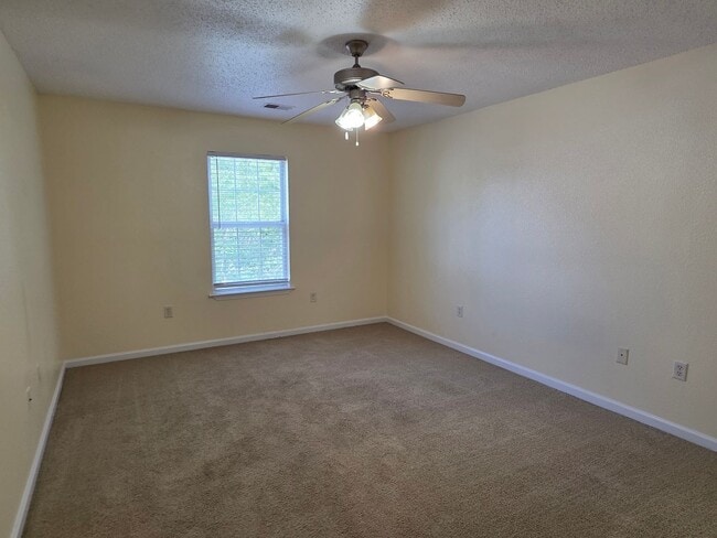Building Photo - 1118 Towne Pk E Dr