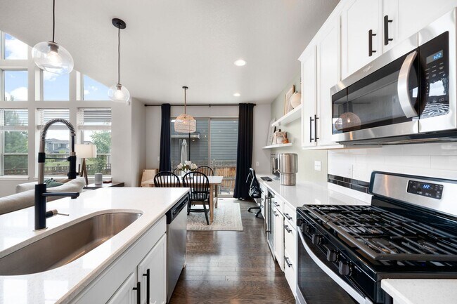 Building Photo - Spacious 5BD, 4.5BA Denver Home with Finis...