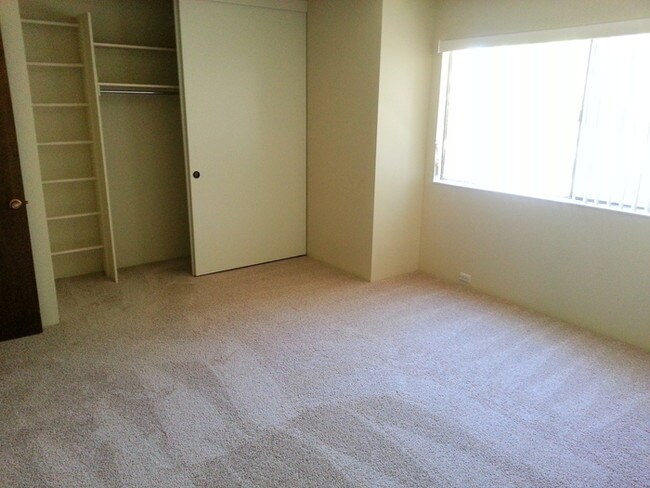 Building Photo - 605 Woodside Sierra