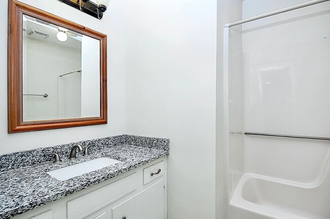 Building Photo - Exquisite South Charlotte Ranch, Move-In R...