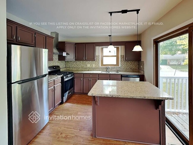 Building Photo - 324 Waverly Dr