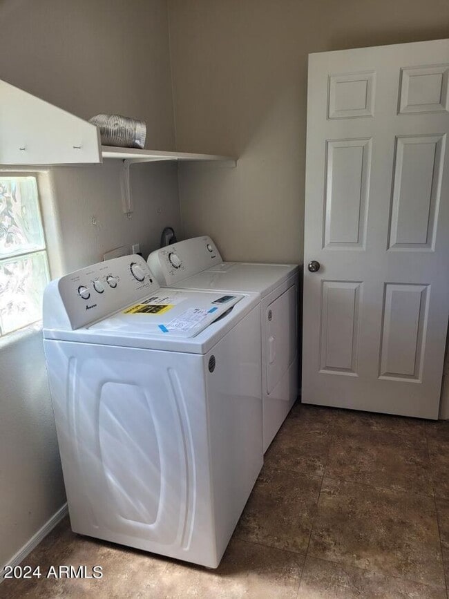 Building Photo - Quiet 2 bedroom condo in Fountain Hills!