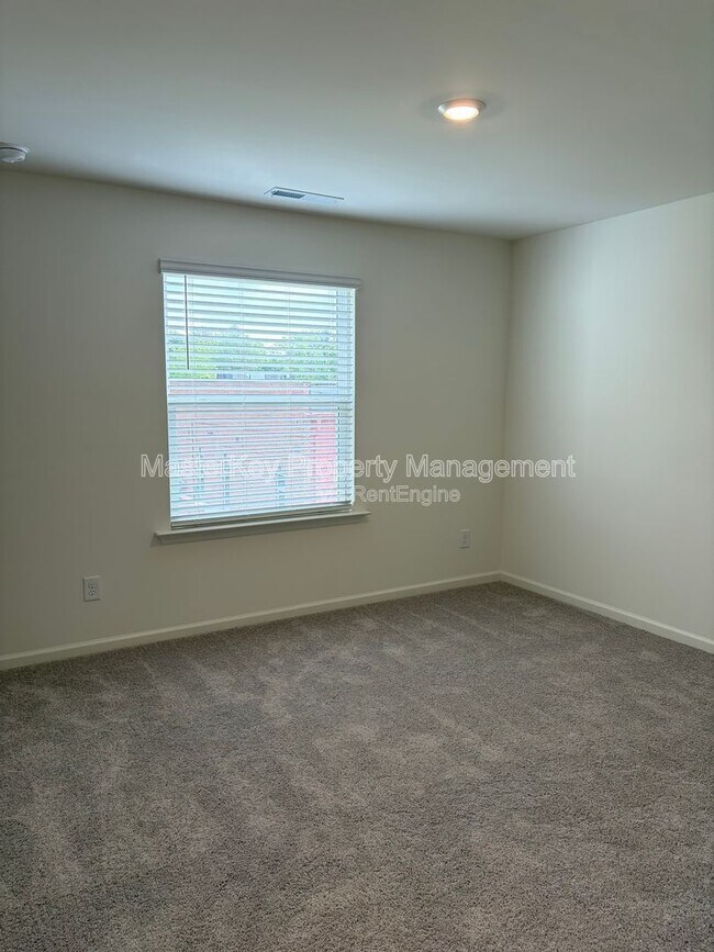 Building Photo - 10636 Brookside Reserve Rd