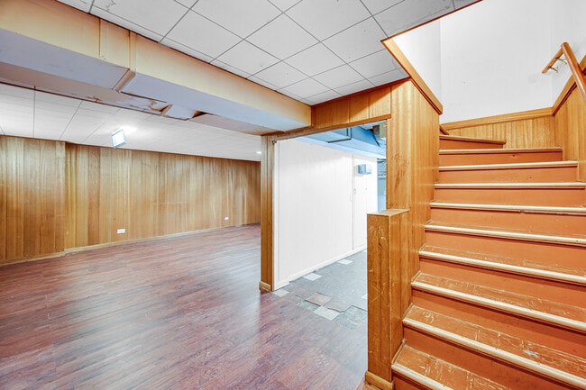 Building Photo - 7248 N Ridge Blvd