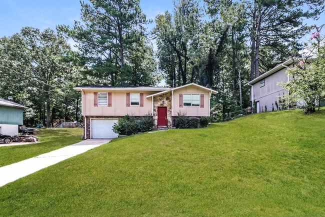 Building Photo - 623 Basswood Dr