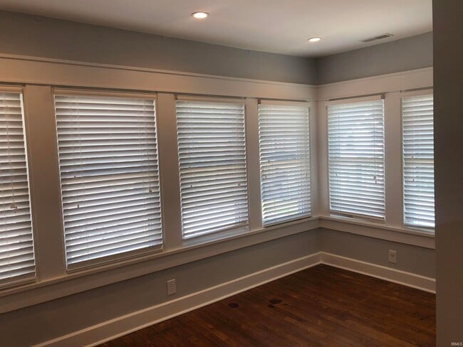 Building Photo - 729 E Hunter Ave