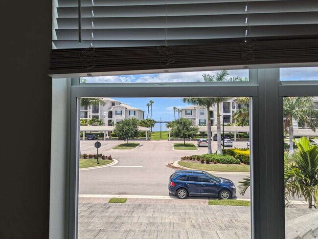 Building Photo - 923 Tidewater Shores Loop