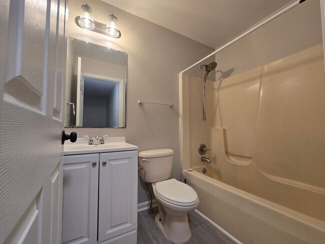 Building Photo - 1216 Superior Pointe Pl