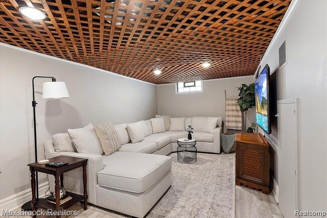 Building Photo - 2105 Rowland Ave