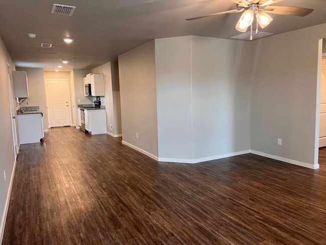Building Photo - HALF OFF FIRST FULL MONTH OF RENT!!! - Ava...