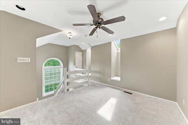 Building Photo - 400 Wooded Way