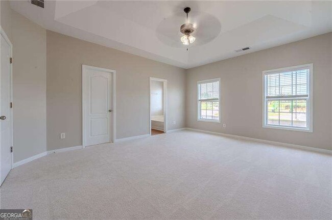 Building Photo - 17 Village Glen