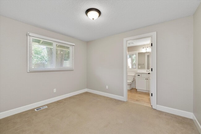 Building Photo - Live in One of Lake Oswego's Most Convenie...