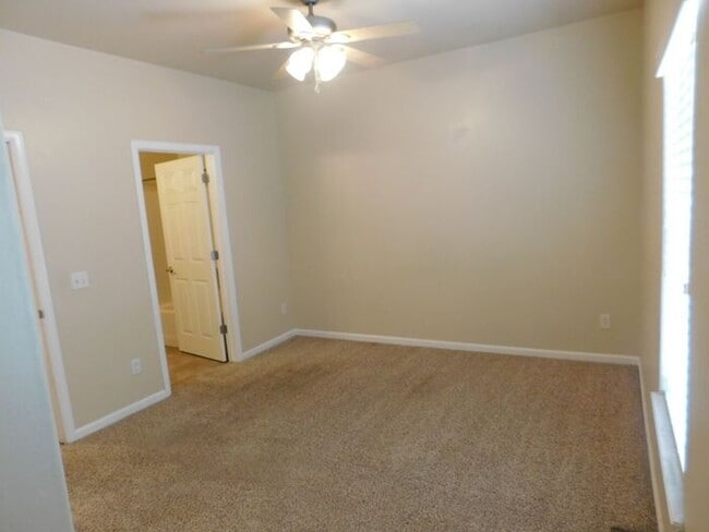 Building Photo - Modern & Spacious 2-Bed, 2.5-Bath Townhome...
