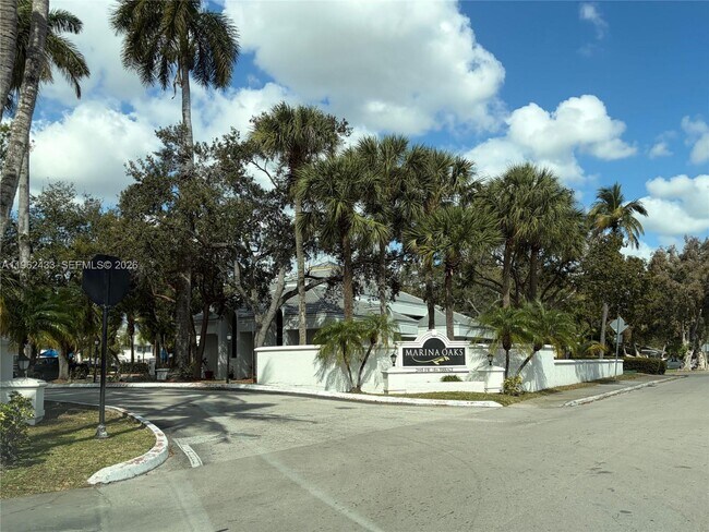 Building Photo - 2445 SW 18th Terrace