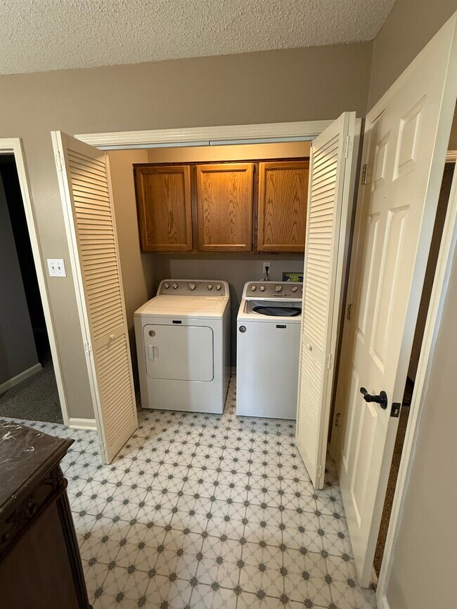 Building Photo - 2805 Morning Woods Dr