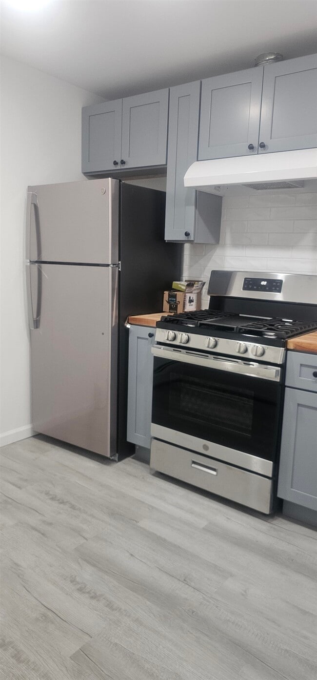 Building Photo - 202 Clerk St