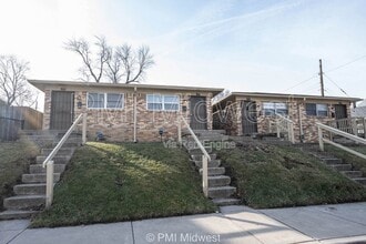 Building Photo - 823 Iowa St