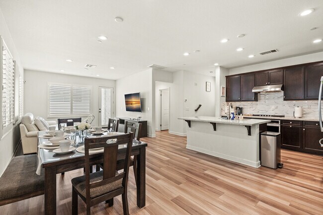 Building Photo - Spacious & Stylish 4 Bed 3 Bath in Chino P...