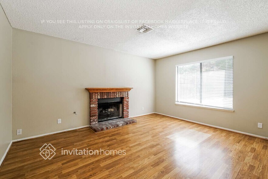 Building Photo - 4546 Grandview Dr