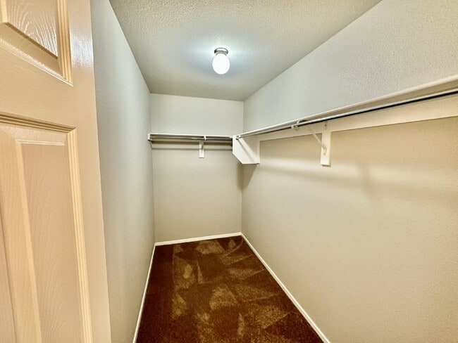 Building Photo - 1600 Scotland Dr