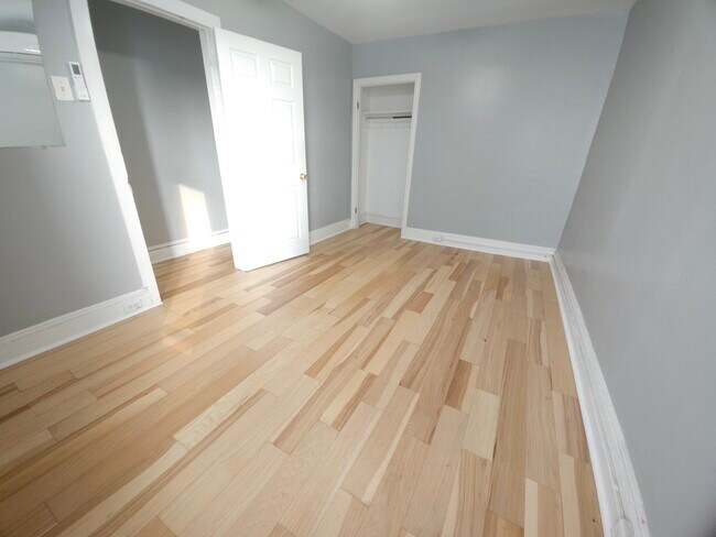 Building Photo - 214 Hermitage St