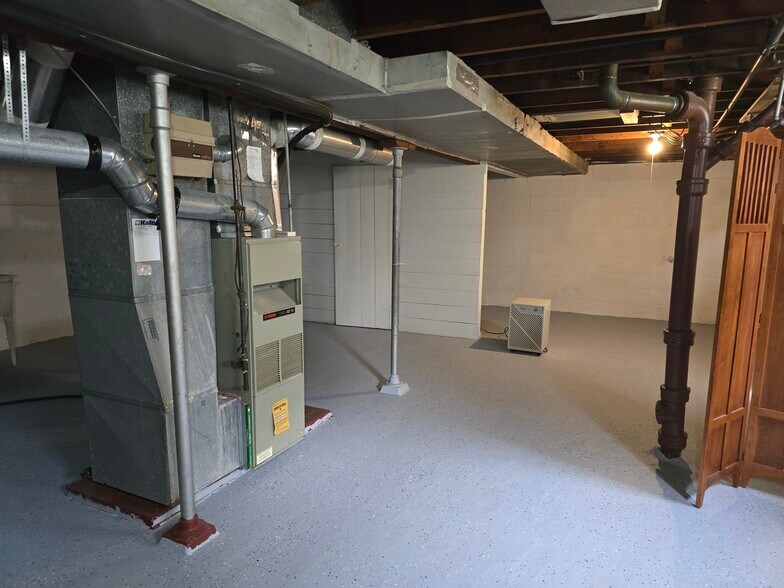 Building Photo - 204 19th Ave