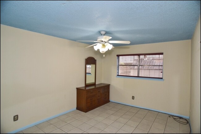 Building Photo - 6700 Escondido Dr