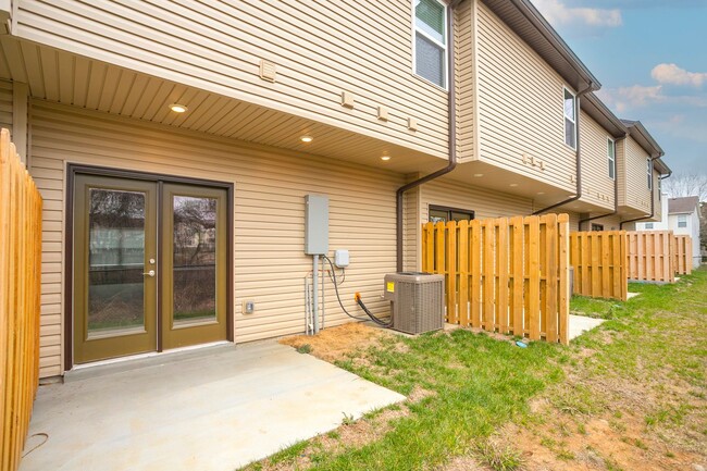 Building Photo - Lovely Townhome in Antioch!