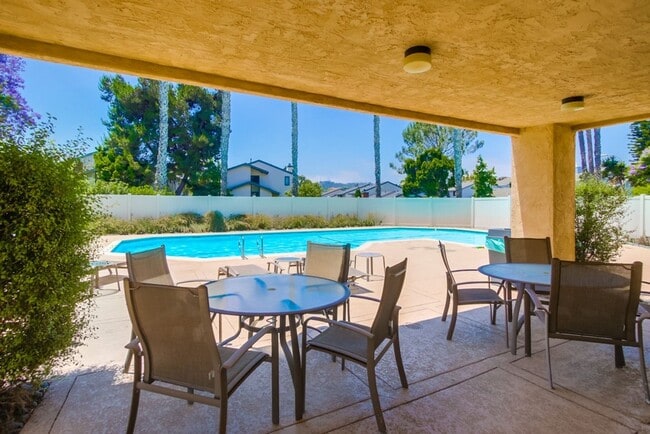 Building Photo - Spacious La Jolla Townhome in Desirable Wo...