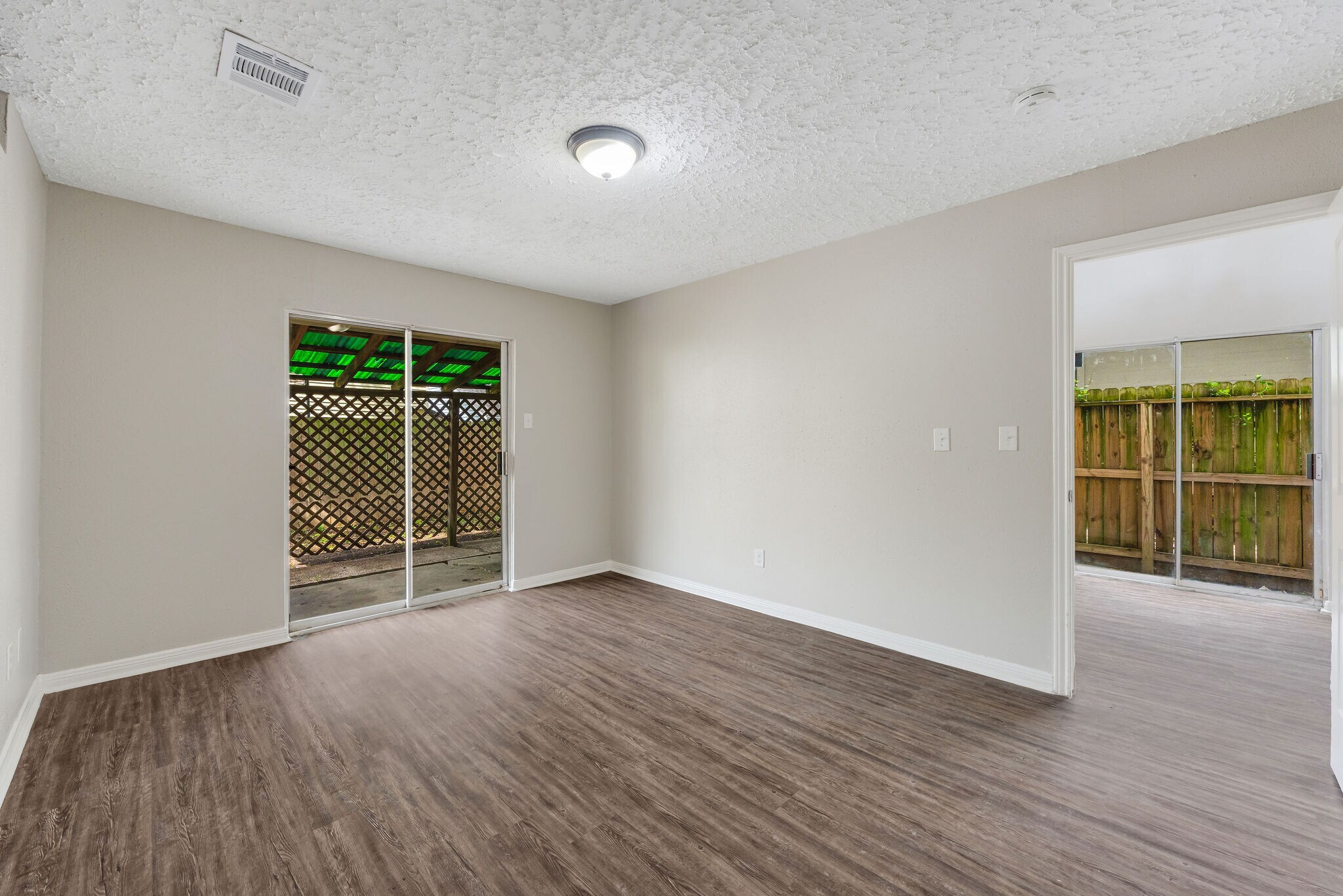 Building Photo - 909 Littleport Ln