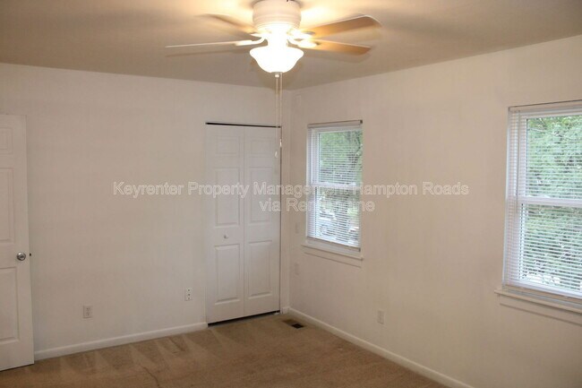 Building Photo - 5776 W Hastings Arch