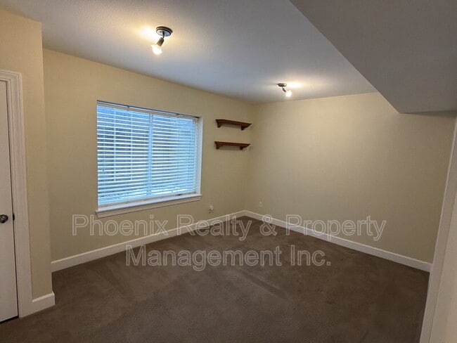 Building Photo - 454 N Finch Ave