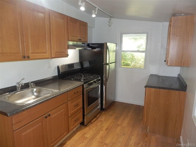 Building Photo - 28 Strawtown Rd
