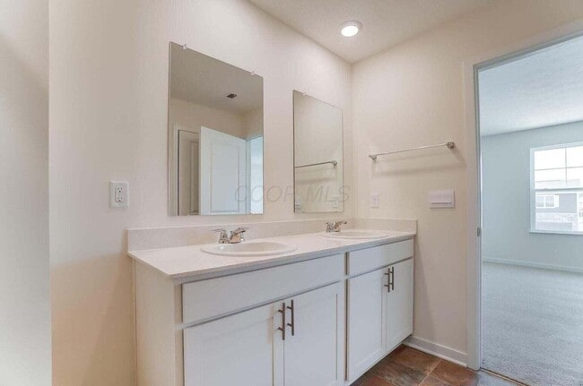 Building Photo - 852 Sunny Vale Dr