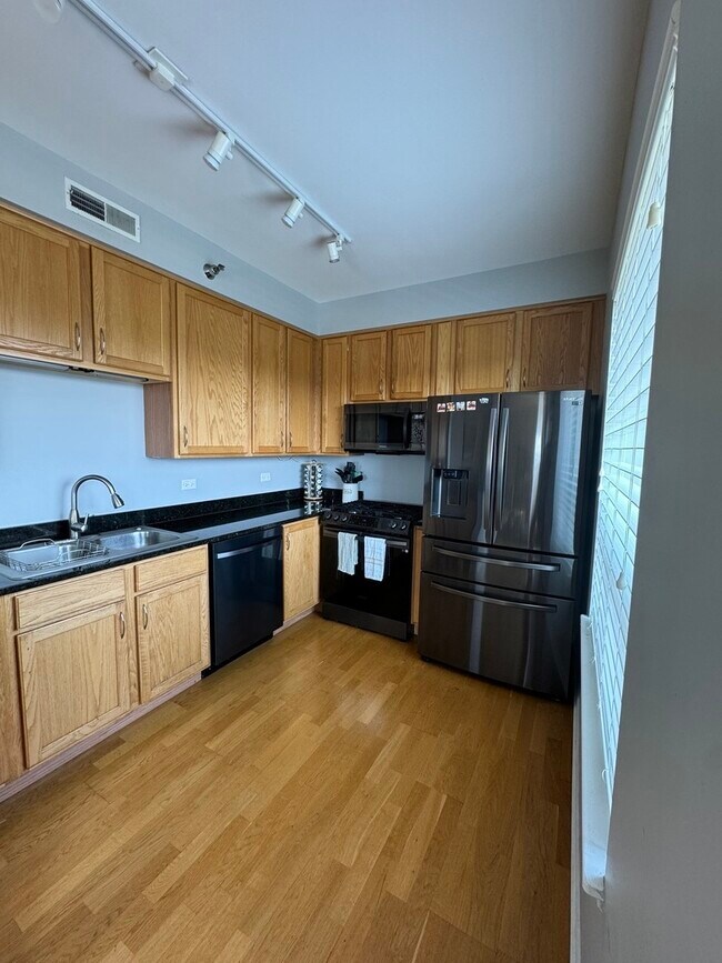 Building Photo - 100 N Hermitage Ave