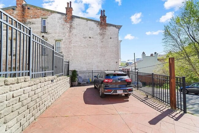 Building Photo - 1354 Broadway