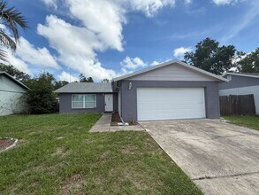 Building Photo - Spacious 2 Bedroom, 2 Bath, 2 car garage Home For Rent in New Port Richey!