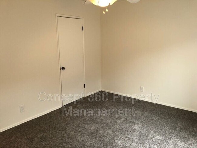 Building Photo - 3153 W 155th St