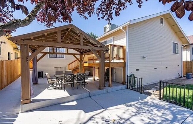 Building Photo - Charming 3 Bedroom 2 Bath Paso Robles Home