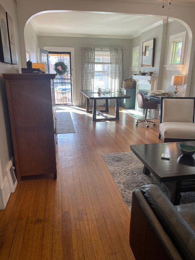 Building Photo - Charming duplex available in Cherry Creek North, one of Denver’s most sought-after neighborhoods!