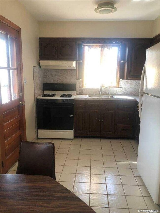 Building Photo - 220 Pershing Pkwy