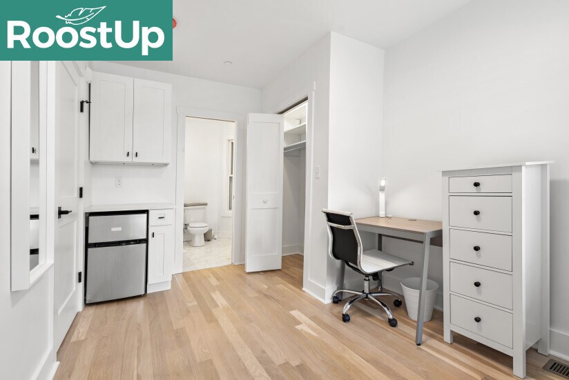 Building Photo - Furnished Bedroom with Private Bath in South Boston