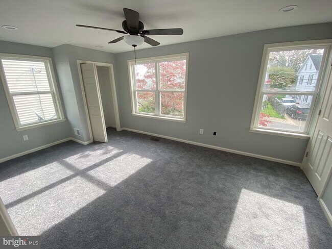 Building Photo - 2605 Maple Ave