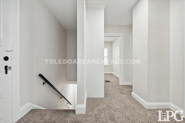 Building Photo - 3606 Revere Dr