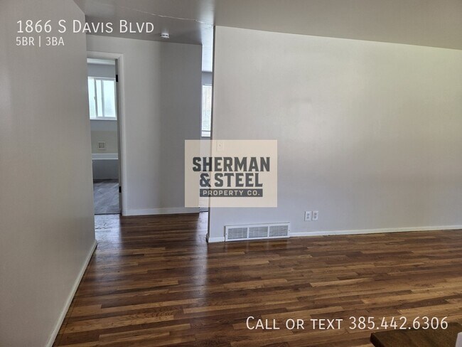 Building Photo - 1866 S Davis Blvd