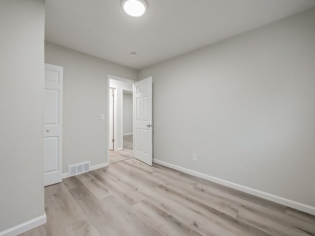 Building Photo - AVAILABLE NOW! Charming 3-Bedroom Home in Prime Pontiac Location