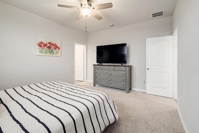 Building Photo - 200 Arrowhead Vine St