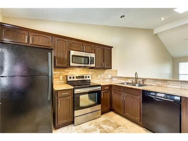 Building Photo - 2921 Clover Ln